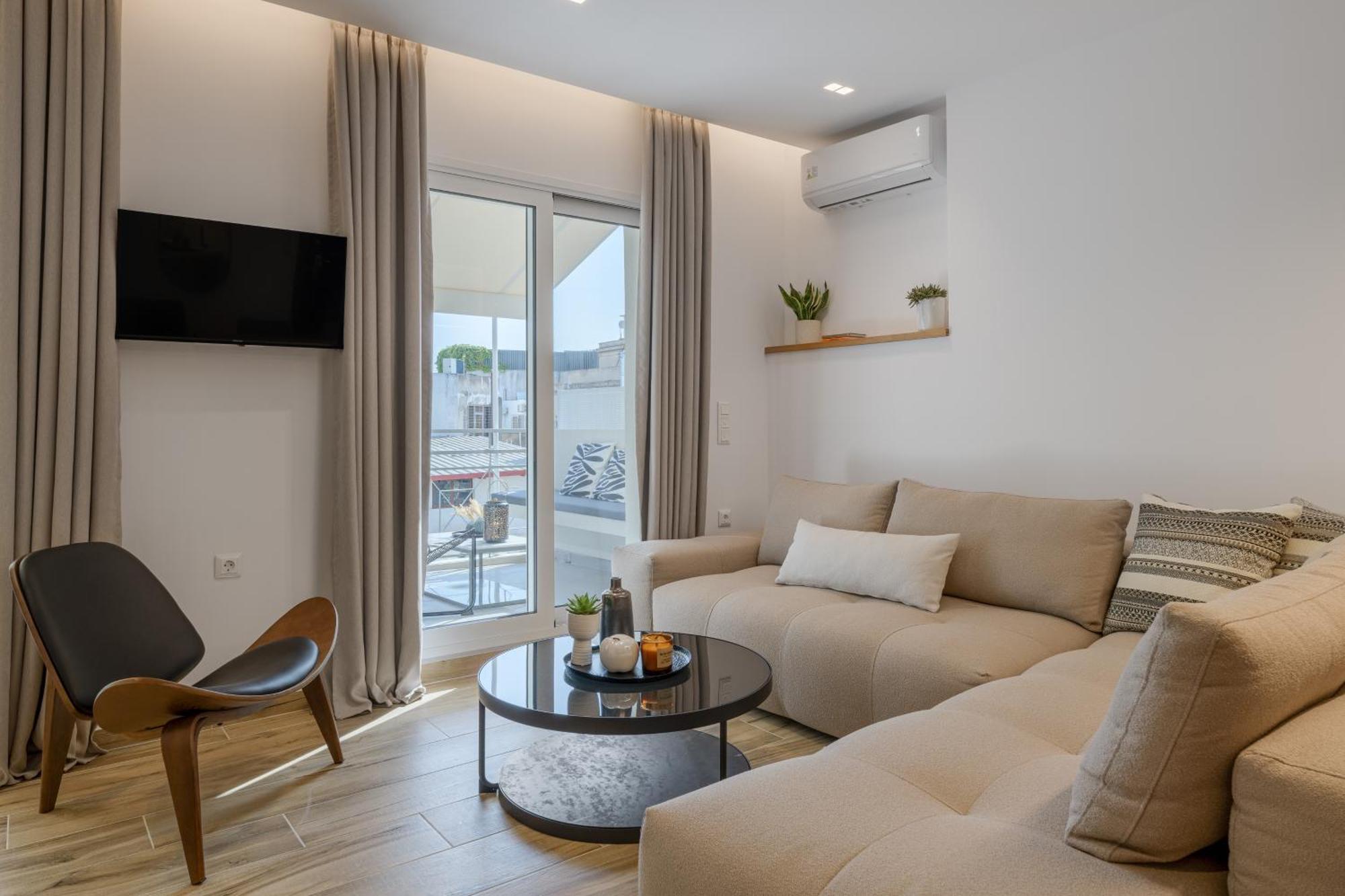 Central Sunny Loft With Plunge Pool Атина Екстериор снимка