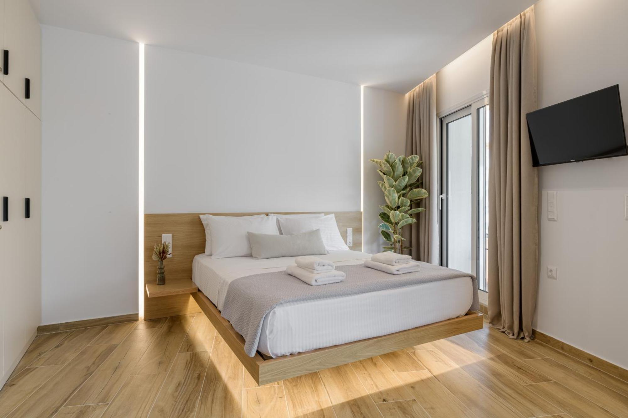 Central Sunny Loft With Plunge Pool Атина Екстериор снимка