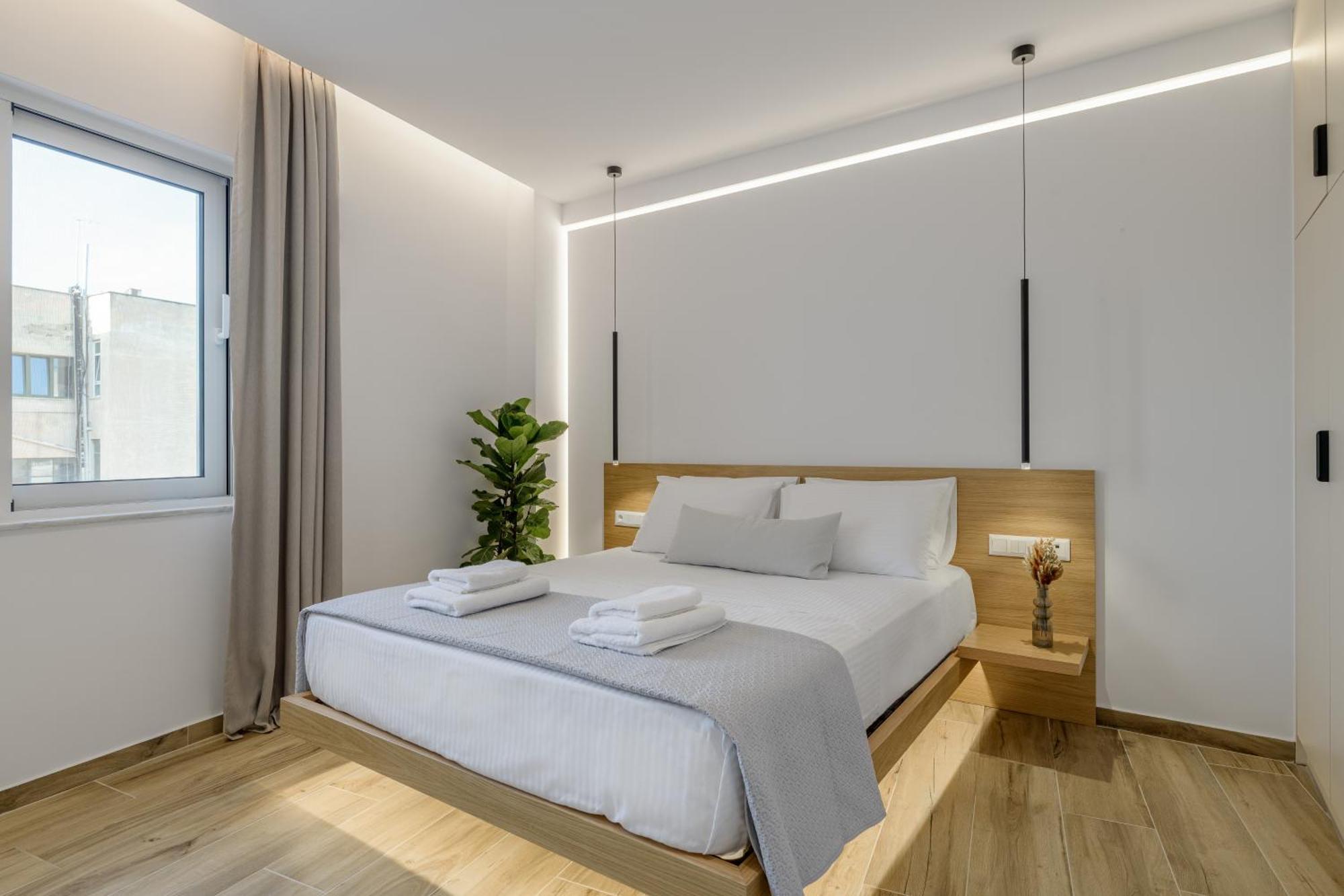 Central Sunny Loft With Plunge Pool Атина Екстериор снимка