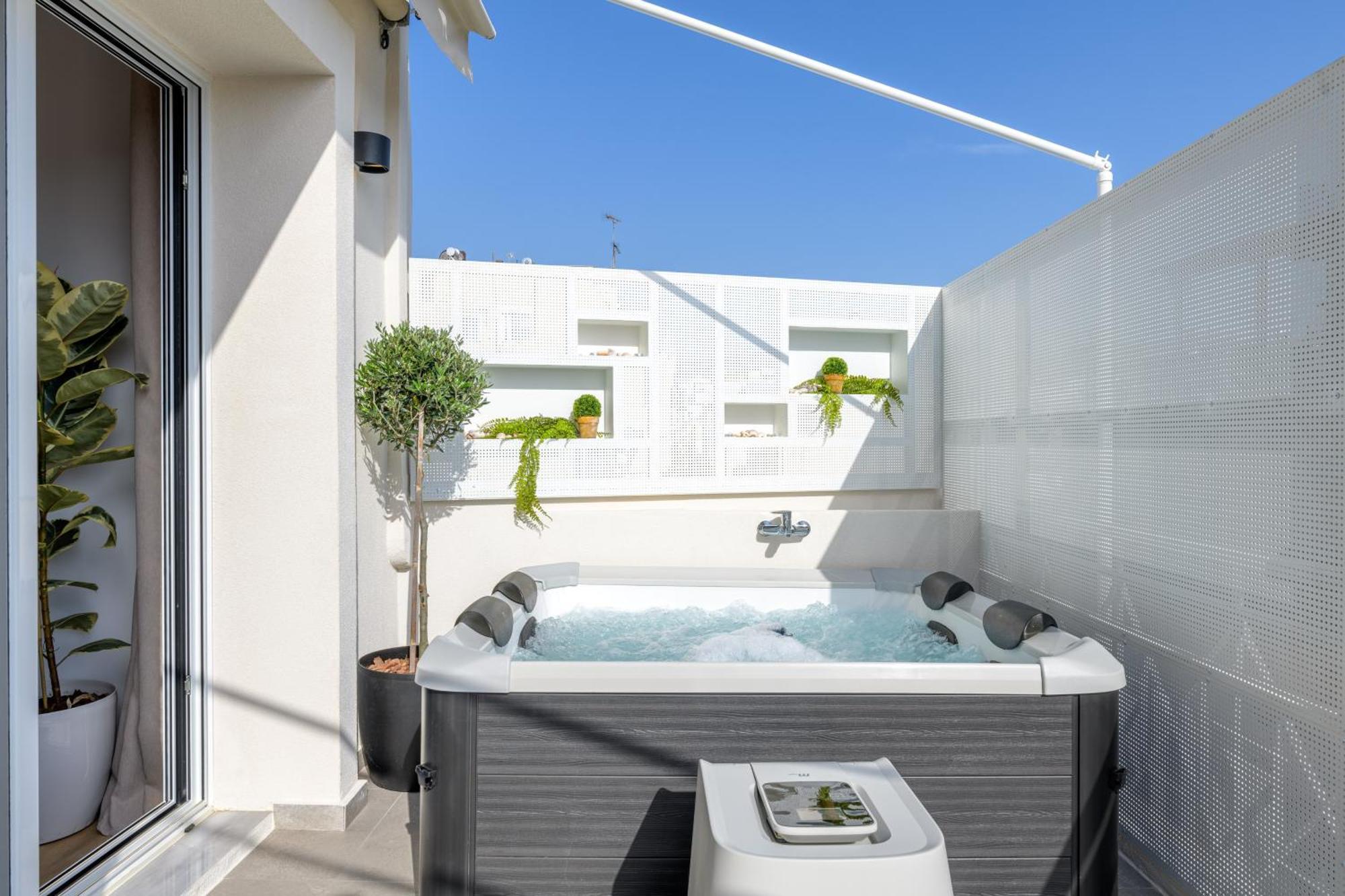 Central Sunny Loft With Plunge Pool Атина Екстериор снимка