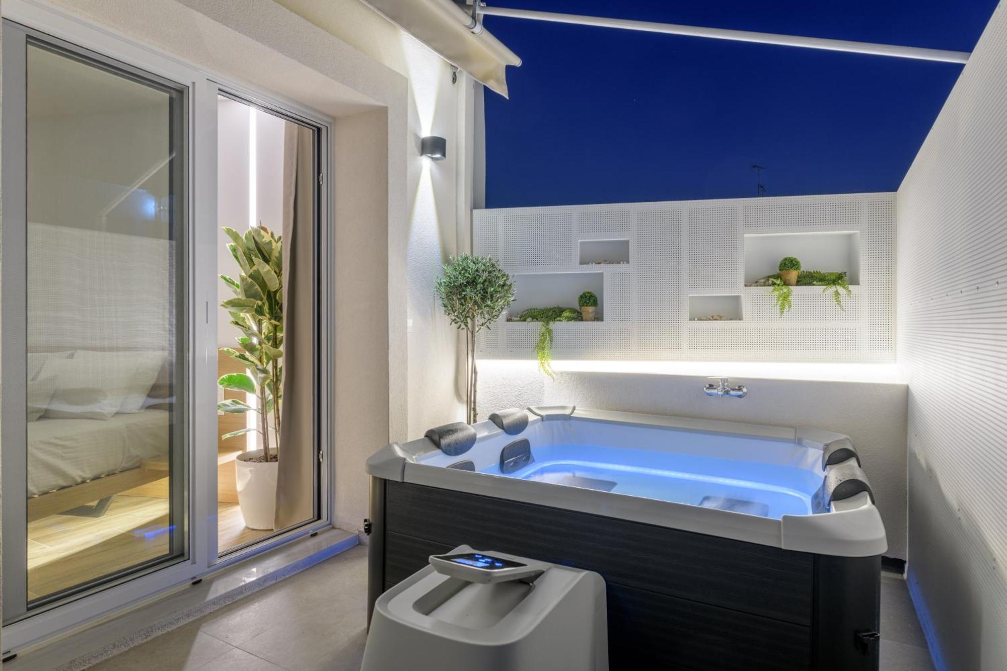 Central Sunny Loft With Plunge Pool Атина Екстериор снимка