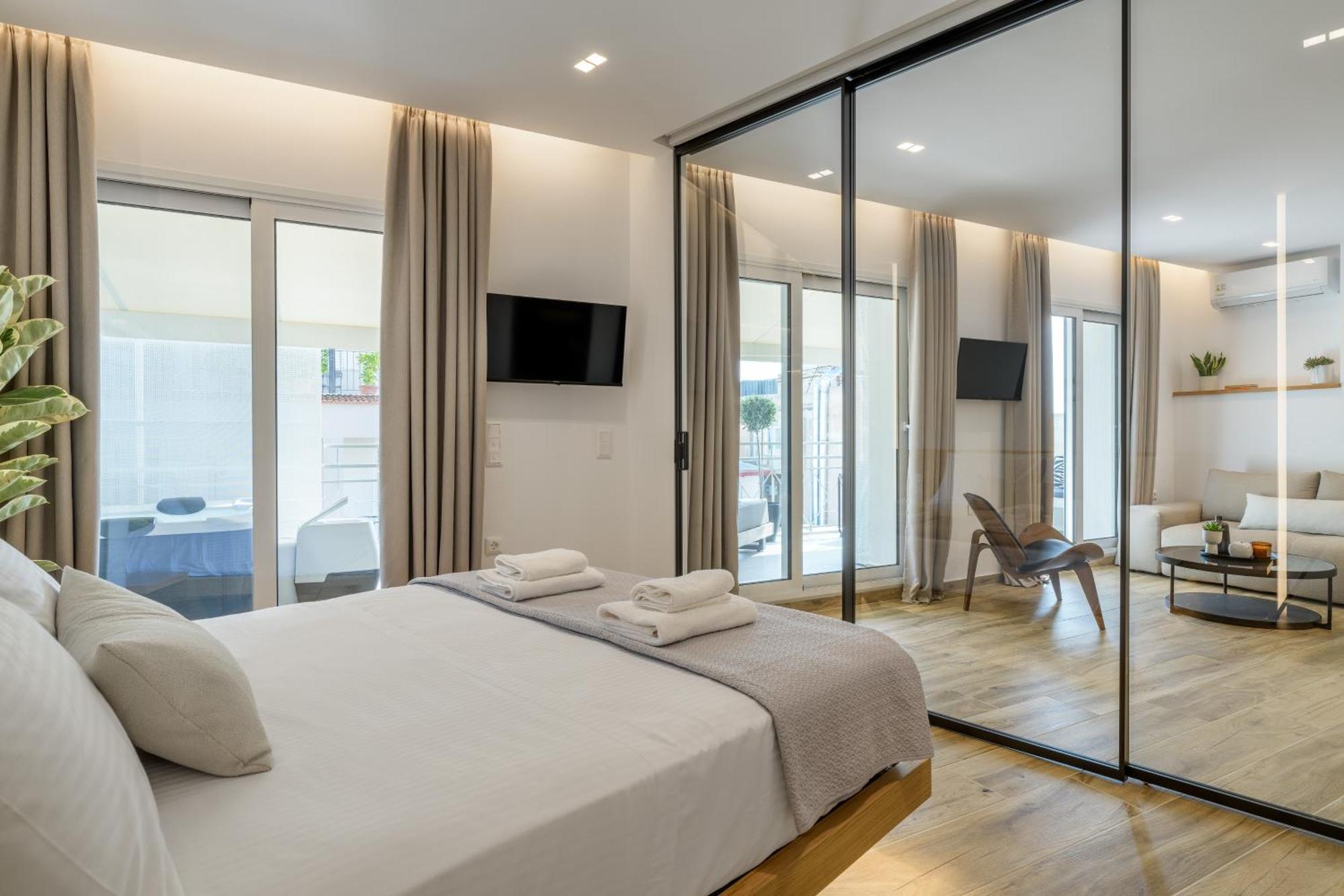 Central Sunny Loft With Plunge Pool Атина Екстериор снимка