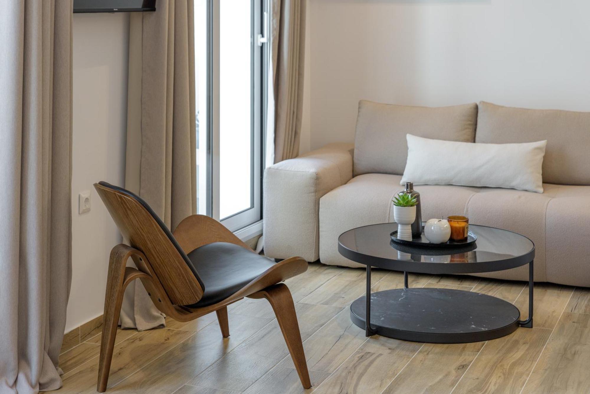 Central Sunny Loft With Plunge Pool Атина Екстериор снимка